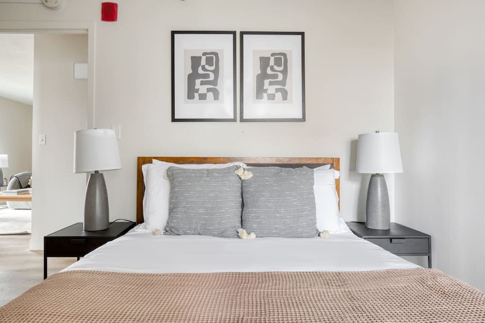 Charming Allston 2BR, nr Boston U & Green Line, by Blueground - בוסטון - חדר שינה