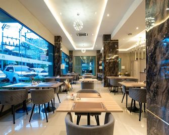 Patong Bay Residence - Patong - Restaurang