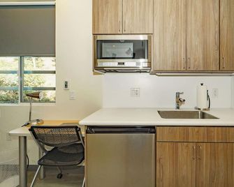 Tiny home in Weaverville, CA! - Weaverville - Kitchen