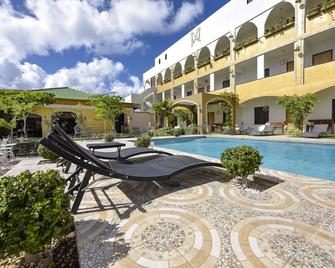 Monastery Suites - Oranjestad - Pool
