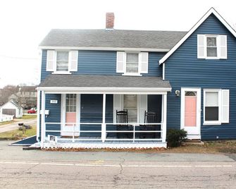 Pet friendly cottage near Boston - Canton - Building