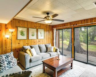 5 Mi to Lake Oroville Huge Riverfront Home! - Oroville - Wohnzimmer