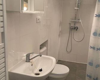 U Tonyho - Homestay Strakonice 1-kk - Strakonice - Baño