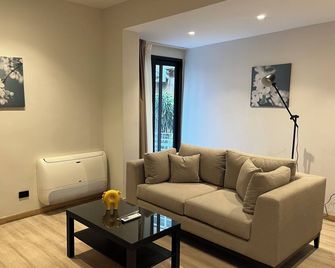 Brassbell Homes - Next to Lebanon Embassy - Kairo - Olohuone