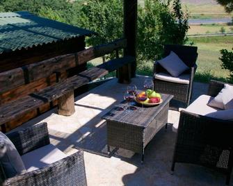 Lovely farmhouse in Tuscany with panoramic view - Castelnuovo Berardenga - Patio