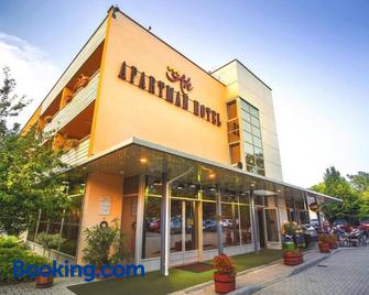 Apartman Hotel - Bük - Edificio