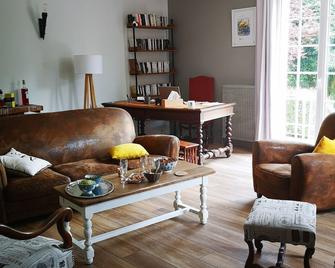 In Saint-Alban (22), Breton house, 3Km sea in a wooded park of 6. 000m2 - Saint-Alban - Sala de estar