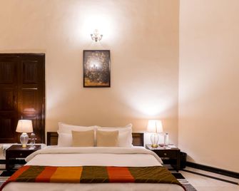 ama Stays & Trails Anand Bhawan Palace - Kannauj - Bedroom