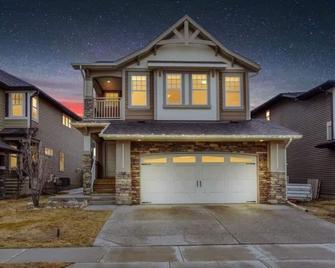 Completely separate 2-bedroom basement suite in Okotoks - Okotoks - Gebouw