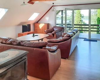 9 Bedroom Amazing Home In Klodno - Sulęczyno - Pokój dzienny