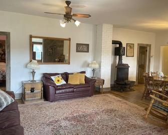 Quiet country farmhouse on working farm - Rocky Ford - Sala de estar