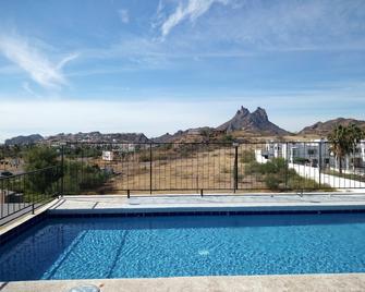 Los Jitos Hotel & Suites - סן קרלוס (סונורה) - בריכה