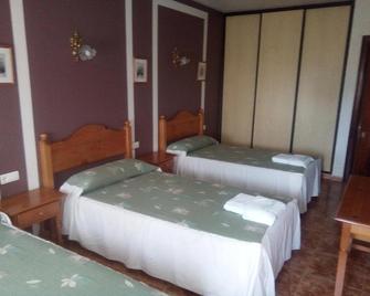 Hotel Restaurante Las Camelias - Navia - Slaapkamer