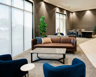 DoubleTree by Hilton Hotel Bloomington - Bloomington - Lobby