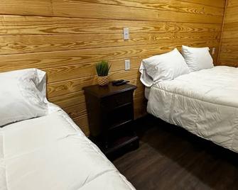 Handicap Accessible Cozy 1-bedroom with WiFi and AC in charming Timpson - Timpson - Schlafzimmer