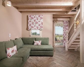 Pagona House - Toroni