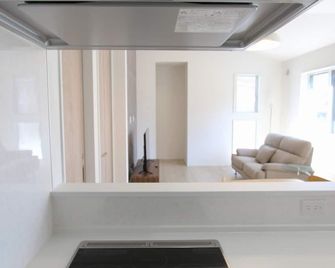 Newly built two-story house! 2 minutes to the station, parking lot, easy access to Disneyland, close to restaurants and shops! - Chiba