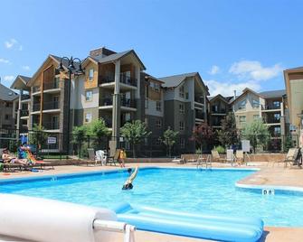 Book Your Family Vacation in our Beautiful Condo at Invermere on the Lake. - Invermere - Pool