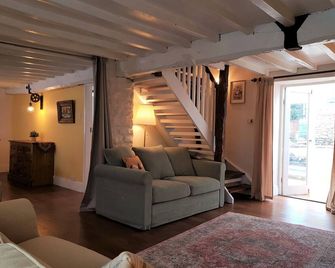 Cruck Cottage - Pickering - Living room
