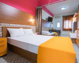 Avra Comfort Rooms- Family - Nea Poteidaia