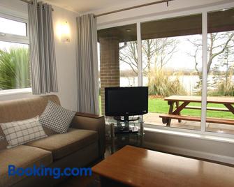 Manor House Marine & Cottages Ltd - Enniskillen - Living room
