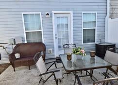 Charming townhouse ideally situated in Winder, GA - Winder - Patio