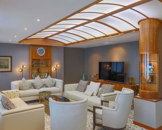 Queen Elizabeth 2 - Dubai - Meeting room