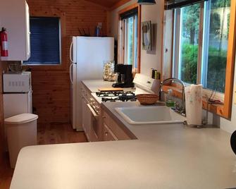 Cozy Cottage overlooking Lake Huron #3 - Applegate - Kitchen