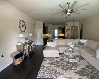 Modern home with pool - League City - Living room