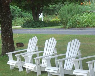 Clary Lake Bed and Breakfast - Jefferson - Patio