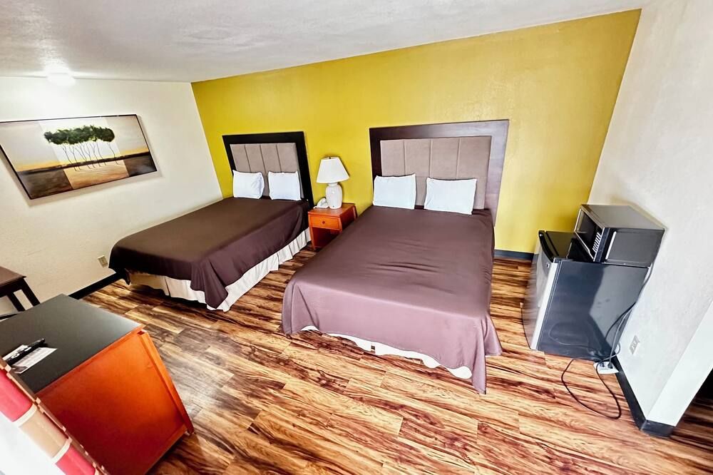 Most Affordable Motel Rooms in Iola - Regency Inn iola - Iola - Bedroom