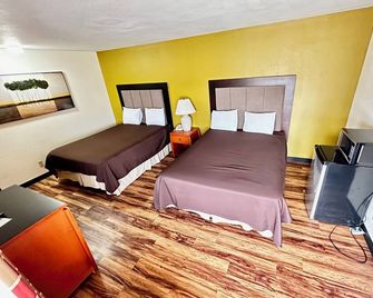Most Affordable Motel Rooms in Iola - Regency Inn iola - Iola - Bedroom