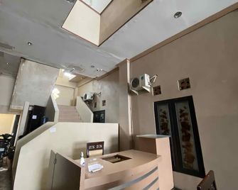 Hotel O near Universitas Palangka Raya - Palangkaraya - Front desk