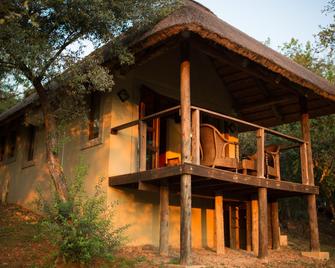 Nkonyeni Lodge & Golf Estate - מנזיני - בניין