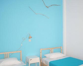 Blue Life Hotel - Perissa - Yatak Odası