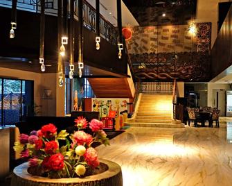 Blue Sky Hotel - Balikpapan - Lobby