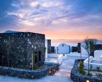 Santo Pure Oia Suites & Villas - Oia - Building