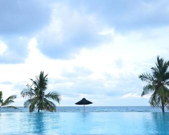 Laya Waves - Kalkudah - Pool