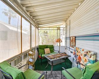 Yuma Getaway with Pool Access, 5 Mi to Lutes Casino! - Yuma - Living room
