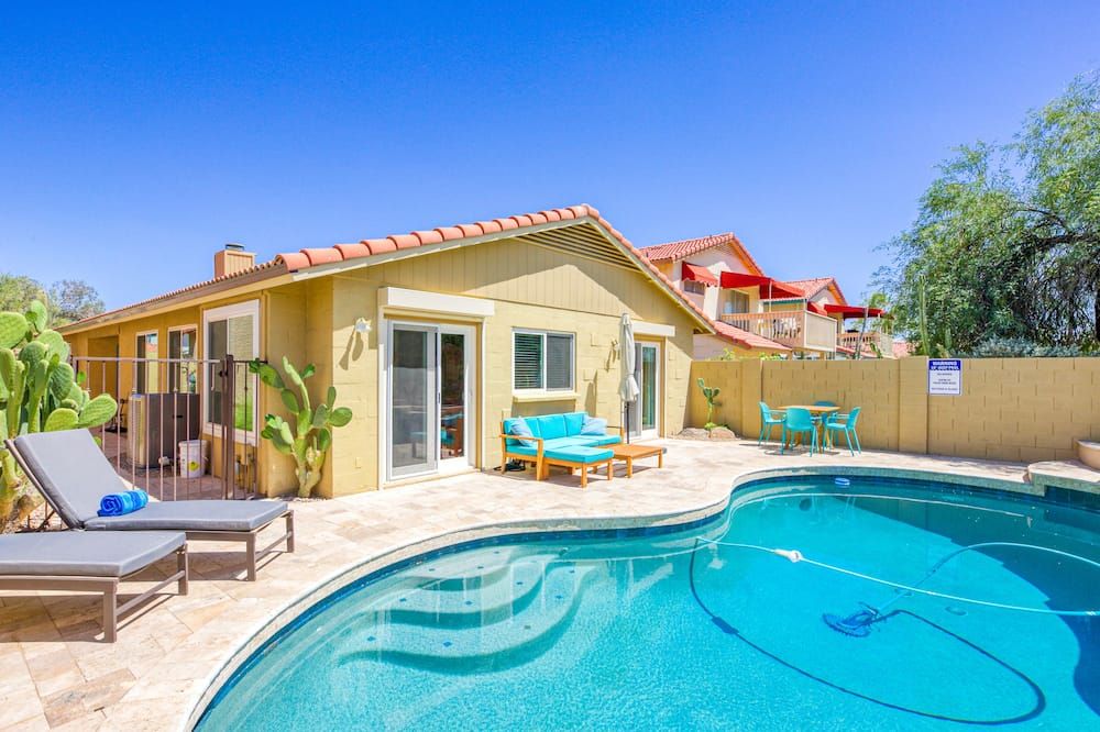 South Mountain home with pool, grill, fireplace & fast WiFi - snowbird-friendly - פיניקס - בריכה