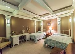 Grace Guest House - White Rock - Bedroom