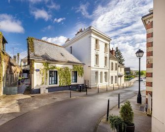 Logis Hotel De France - La Chartre-sur-le-Loir