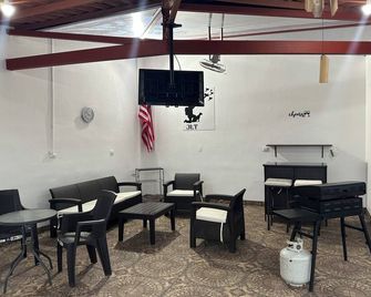 1 bedroom apartment in fabulous Provincia de Alajuela with WiFi, AC - Orotina - Lounge