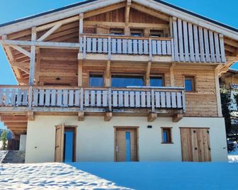 Family chalet in Cordon (Haute Savoie), near Megève and Combloux, sleeps 10 - Cordon - Bâtiment