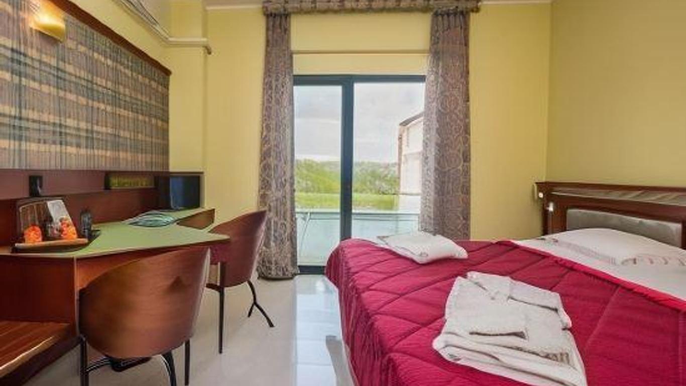 New Petit Hotel