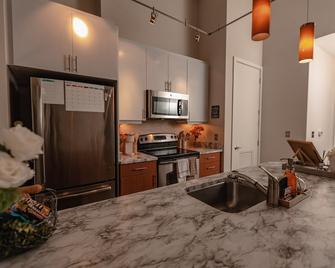 Cozy Oasis in Heart of DC Suburb w/ Free Parking - Silver Spring - Kitchen