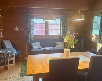 Holiday Homes for 6 Guests on a Campsite in Värmland - Stöllet - Dining room