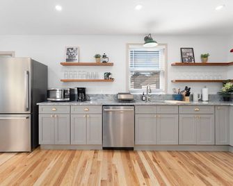 Fox Point House: Walk to Brown/RISD + Free Parking for Up to 3 Cars! - Providence - Cocina