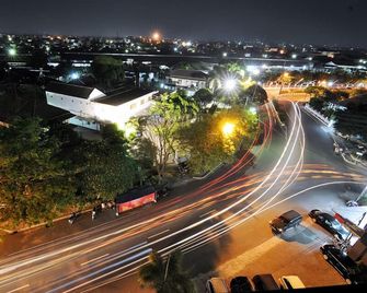Pose In Solo - Surakarta City - Venkovní prostory