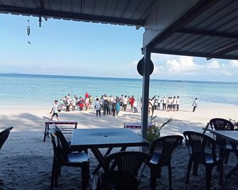 Perhentian Cabana - Pulau Perhentian Besar - Beach